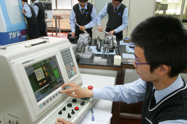 포철공고 수치제어밀링 실습